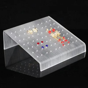 แบบจำลองต่างหูอะคริลิค Gaby พร้อมขาตั้ง แบบจำลองเจาะหูปลอมเหมือนจริง อุปกรณ์โชว์แบบจำลองต่างหูเจาะจมูก ขาตั้งโชว์เครื่องประดับ - Product Image 1