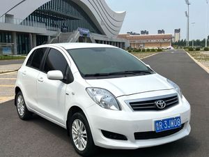 Toyota Yaris 1.6L 4AT Hatchback d'occasion 2011 – Voiture compacte japonaise économe en carburant, véhicule d'occasion fiable pour l'exportation - Product Image 1