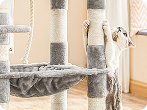 Arbre à chat multi-niveaux avec poteaux à gratter, perchoir douillet en peluche et balles suspendues - Product Image 5