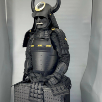 Armure complète de samouraï Yoroi sculptée en fer 3D noir mat, avec casque Maedate Kabuto et masque Menpo, thème traditionnel/moderne, pour adulte
