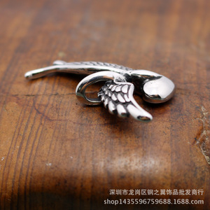 Pendentif en forme de cœur d'ange en acier inoxydable yunnique avec ailes, breloque à thème pour bijoux cadeaux - Product Image 3