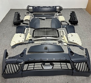 Convient pour la modification et la mise à niveau de la <span class=keywords><strong>Rolls</strong></span>-<span class=keywords><strong>Royce</strong></span> Cullinan en 2025 : pare-chocs avant, pare-chocs arrière, calandre et sorties d'échappement en matériau PP - Product Image 2