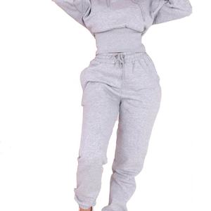 Ensemble de survêtement décontracté pour femme, 2 pièces, avec sweat à capuche court et pantalon de jogging, avec poches - Product Image 1