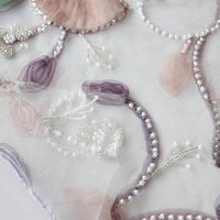 Textile Biyuan tissé personnalisé 100% polyester violet foncé et rose motifs floraux tissu de broderie de perles pour vêtement
