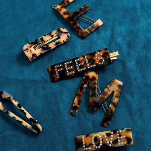 Top vente lettre épingle à cheveux coloré acide acétique acrylique pinces à cheveux épingle personnalisée pour petite amie accessoires de cheveux - Product Image 3