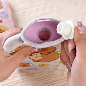 Linda Botella de Agua Caliente con Diseño de Dibujos Animados, Mini Calentador de Manos para Oficina, a Prueba de Fugas, con Funda de Felpa - Product Image 3
