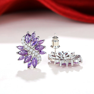 Orecchini a Perno con Fiore Viola per Donne, Accessorio Semplice per Uso Quotidiano, Gioiello di Moda per Outfit - Product Image 5