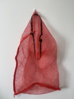 Olijfgroene HDPE milieuvriendelijke hoogwaardige mesh tassen met trekkoord sluiting, blaasgegoten, op maat gemaakte afmetingen, 10kg draagvermogen, snijbaar.
