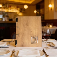 Menu personnalisé en bois gravé A4, design de menu pour les boutiques, les bars, les hôtels, les restaurants, design de menu en bois à feuilles mobiles