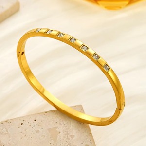 Bracelet manchette élégant en acier inoxydable demi-rangée de cristaux, couleur or et argent inaltérable, pour femme et jeune fille, usage quotidien - Product Image 3