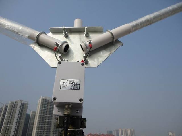 Durable 5-Band High-Performance Steel Antenna Telecommunication Towers 750V Positive V Low-Noise Short-Wave Accessory Antenna