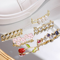 WEGOODZF Décorations de chaussures DIY tendance : Breloques en métal, perles, fleurs, papillons, strass et cristaux pour lacets de baskets, sandales et sabots
