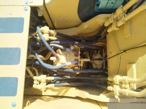 Excavadora de cadenas Komatsu PC200-6E de 20 toneladas, usada, de alto rendimiento y gran potencia, con motor, bomba de engranajes y rodamientos, en stock para la venta. - Product Image 5