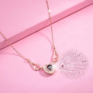 Oro rosa alas de Ángel corazón memoria <span class=keywords><strong>te</strong></span> amo en 100 idiomas collar - Product Image 3