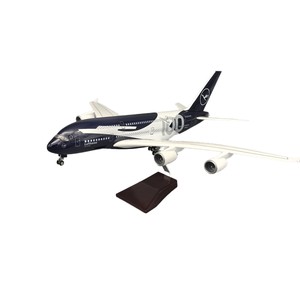 דגם מטוס A380 של לופטהנזה לציון 100 שנה, 46 ס\"מ, עם תאורת LED נשלטת קולית, קישוט לשולחן עבודה בבית או במשרד, מתנה לחובבי תעופה - Product Image 1