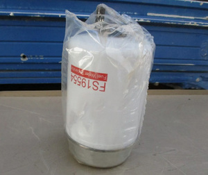 FS19554 Filtro de combustible giratorio de alta eficiencia Separador de agua P551427 Filtro de combustible para camión 320A7125 1311812 para cosechadora de uvas - Product Image 3