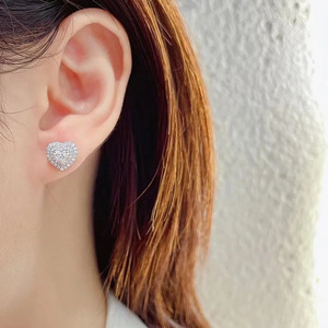 Orecchini a Cuore di Lusso per Donne, Completamente Decorati con Zirconi, Gioielli Eleganti e Delicati per Uso Quotidiano - Product Image 2