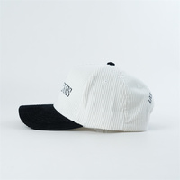 Op maat gemaakte geborduurde corduroy baseballcap, tweekleurig off-white zwart, vintage retro 6-panel sportcap