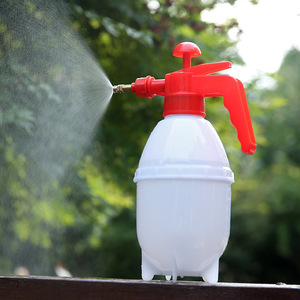 Refillable Outdoor Carwash White Plastic Water <b>Sprayer</b> Bottle for Gardens - Product Image 2