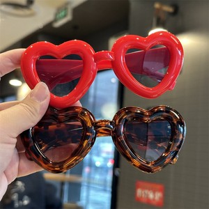 <span class=keywords><strong>Gafas</strong></span> de Sol para Bebés con Protección UV400, Diseño Moderno, Color Rojo Rosado, Forma de Corazón, para Niños, Venta al por Mayor - Product Image 5