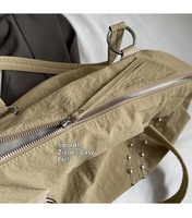 Sac à bandoulière personnalisé pour femme avec détails de couture, idéal pour les sorties décontractées, le quotidien, le travail et le shopping