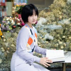 Personalizzato OEM Casual Chic moderno elegante ufficio ufficio e minimalista abito lungo coreano di lusso con gilet Plaid in maglia colorata - Product Image 5