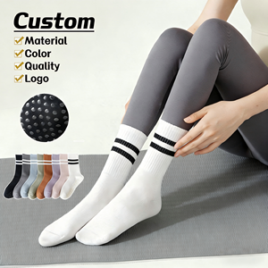 Chaussettes de Pilates en coton à rayures pour femmes, avec logo personnalisé OEM/ODM, antidérapantes, avec grip pour barre, ballet, yoga, Pilates - Product Image 2