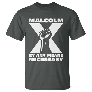 T-shirt con motivo a punzoni 'By Any Means Necessary' di Malcolm X - Edizione commemorativa del movimento dei diritti neri - Product Image 1