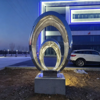 Sculpture d'anneau Mobius personnalisée en acier inoxydable 304, poli miroir, anneau torsadé, ornement d'art métallique pour aménagement extérieur de place et de paysage
