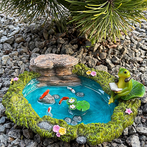 Kit Miniatura in Resina per Giardino Fatato con Laghetto e Statuette di Rane, Accessori da Giardino - Product Image 5