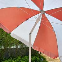 Grand parasol de plage de 220 cm pour adultes, rouge et blanc, protection solaire et pluie, avec mât en acier, ouverture manuelle, idéal pour piscine, camping et voyage