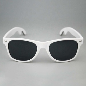 Gafas de <span class=keywords><strong>Sol</strong></span> Promocionales con Logotipo Personalizado al por Mayor 2026, Gafas de <span class=keywords><strong>Sol</strong></span> de Plástico Negras para Beber, Abridor de Botellas de <span class=keywords><strong>Cerveza</strong></span> Barato para Fiestas, Protección UV 400 - Product Image 2