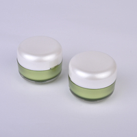Pots cosmétiques cylindriques en acrylique vert personnalisés avec couvercles à vis en plastique pour crème visage/yeux, lotion pour les mains, soins de la peau