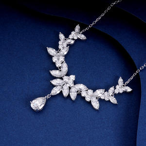 Collar con Colgante de Moissanita Elegante y Lujoso Goldleaf, Plata de Ley 925, Corte Pera y Marquesa, Collares con Diamantes de Moissanita - Product Image 6