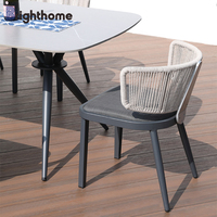 Tables gris-foncé de restaurant de jardin d'hôtel moderne et chaises et tables extérieures faites sur commande pour des cafés