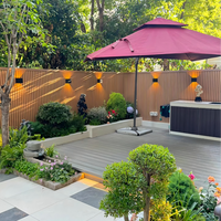 Panneau de clôture composite en bois et plastique Panneau de porte de jardin Intimité Wpc Kit de poteaux de clôture Prix avec cadre en aluminium
