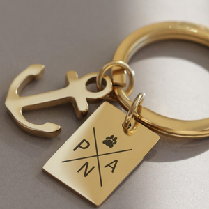 Porte-clés ancre en acier inoxydable, gravure personnalisée, breloque carrée, initiales de famille, minimaliste, métal durable, pour usage quotidien - Product Image 1