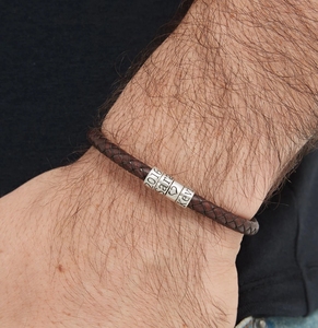 Gioielli in acciaio inossidabile Custom perline da <span class=keywords><strong>uomo</strong></span> <span class=keywords><strong>bracciale</strong></span> in pelle <span class=keywords><strong>con</strong></span> Logo inciso distanziatore rotondo perline scorrevoli - Product Image 3