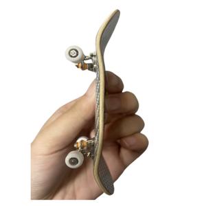 Jeesen oem odm מיני עץ סקייטבורד חם מכירה מותאם אישית לוח לייזר אצבע חלקים סקייטבורד - Product Image 2