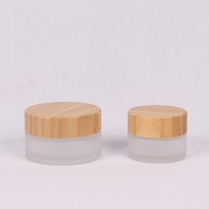 100g gefrostete Klarglas-Gesichts creme gläser mit hölzernen Bambus oberteilen Butter glasbehälter Kosmetik verpackungs <span class=keywords><strong>set</strong></span> - Product Image 3