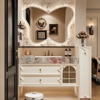 Kabinet Kamar Mandi Modern Mewah dengan Wastafel Terpasang di Dinding, Terbuat dari Batu Sinter, Dilengkapi Cermin dan Kabinet Samping
