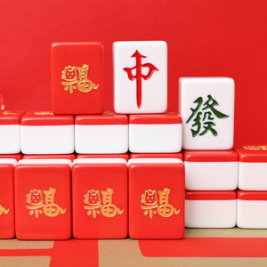 Fichas de mahjong hechas a mano, rojas, con un diseño de dibujos animados que simboliza la buena fortuna y la felicidad. Juego de mahjong hecho a mano. - Product Image 2