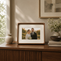 Cadre photo minimaliste créatif en bois de noyer massif avec coins arrondis, design artisanal écologique pour la décoration de mariage et de la maison