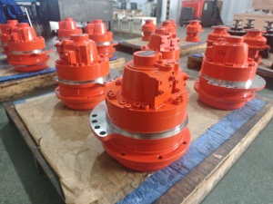 Moteur hydraulique à pistons radiaux 05 avec une cylindrée de 380-820 cm³, un couple de 3320 N.m et une vitesse de 160 tr/min pour chargeuse compacte - Product Image 2