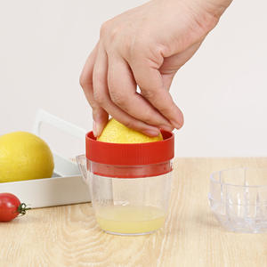 Plastic Manual <b>Juicer</b> <b>Mini</b> Portable Household Orange <b>Juicer</b> Freshly Squeezed Multi Functional Juice Cup - Product Image 4