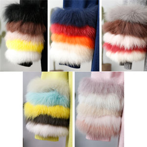 <span class=keywords><strong>Pull</strong></span> à <span class=keywords><strong>manches</strong></span> longues de haute qualité en gros, cardigan long tricoté <span class=keywords><strong>avec</strong></span> poignets en fourrure <span class=keywords><strong>amovibles</strong></span> pour femmes - Product Image 5