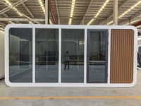 Structure préfabriquée en acier, cabine modulaire durable en forme de pomme, grande fenêtre vitrée pour poste de travail commercial.
