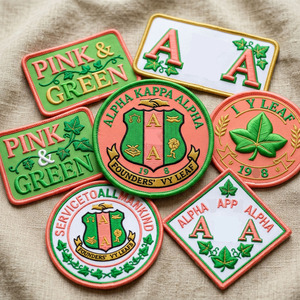 Parches de hermandad griega con letras, rosa y verde, con logotipo termoadhesivo, bordado 3D y cierre de velcro - Product Image 1