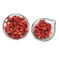 Nouvelles récoltes de granulés de fraises FD, fraises séchées congelées, particules de fraises congelées 5*5mm 10*10mm