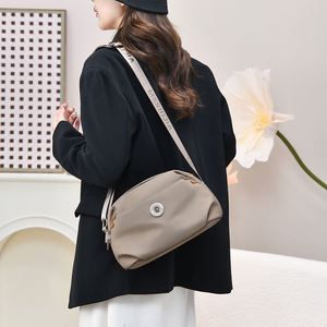 Nuevo Bolso Bandolera de Nailon para Mujer, Ligero y Lujoso, con Cierre de Cremallera, Resistente al Agua - Product Image 2